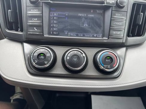 Used 2014 Toyota RAV4 LE FWD image 17