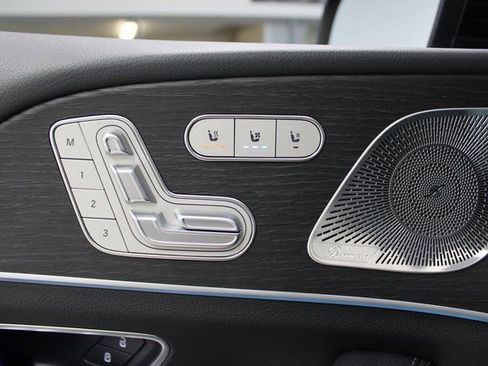 Used 2025 Mercedes-Benz GLS 450 4MATIC image 23