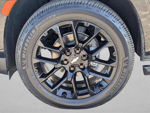 Used 2022 Chevrolet Suburban High Country image 24