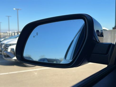 Used 2025 Hyundai Venue SEL image 19