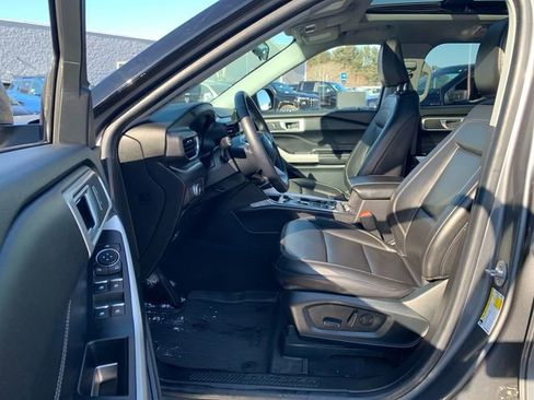 Used 2022 Ford Explorer XLT w/ Equipment Group 202A image 33