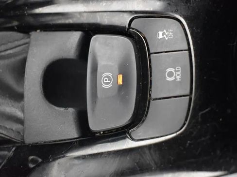 Used 2021 Toyota C-HR XLE image 34