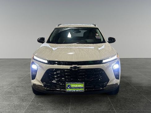 New 2026 Chevrolet Trax ACTIV w/ Sunroof Package image 2