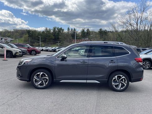 Used 2023 Subaru Forester Touring image 2