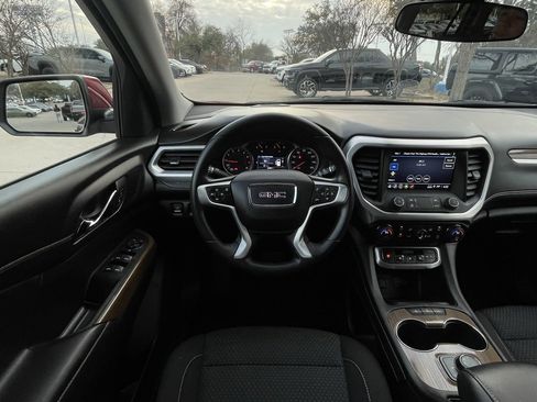 Used 2023 GMC Acadia SLE image 11