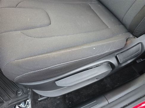 Used 2025 Hyundai Elantra SE image 18