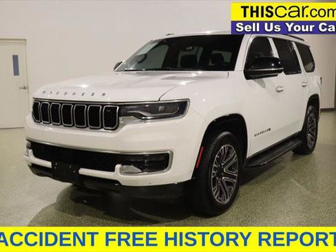 Used 2023 Jeep Wagoneer 4WD w/ Premium Group I image 4