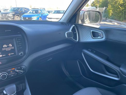 Used 2025 Kia Soul LX w/ LX Technology Package image 33