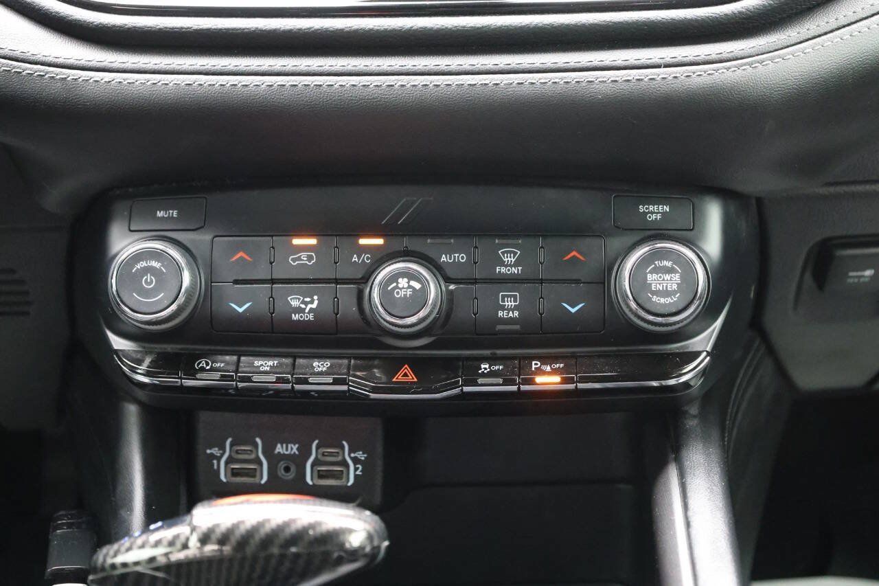 Used 2022 Dodge Durango SXT w/ Blacktop Package AWD/4WD image 21