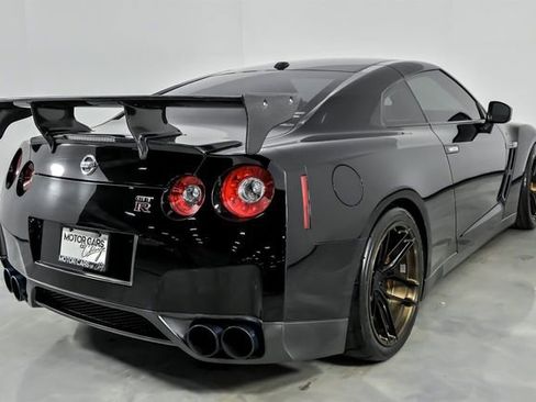 Used 2011 Nissan GT-R Premium image 12