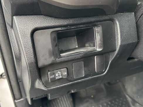 Used 2016 Toyota Tacoma SR5 w/ SR5 Appearance Package (SN) image 17