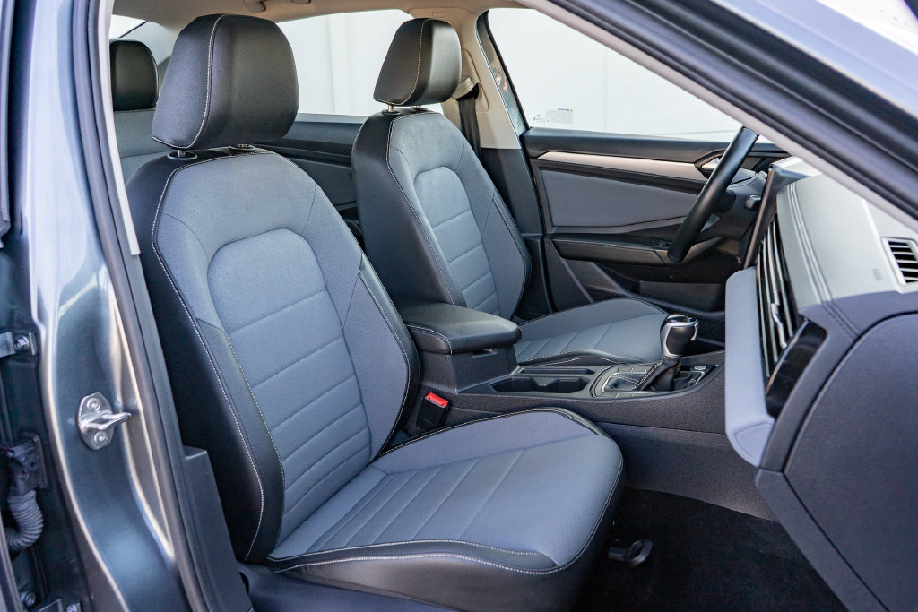 Used 2025 Volkswagen Jetta SE FWD image 20