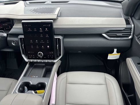 New 2026 GMC Acadia Elevation w/ Elevation Premium Package AWD/4WD image 30