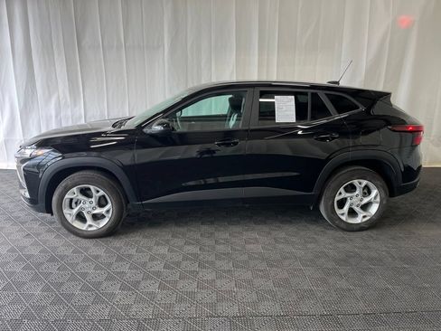 Used 2024 Chevrolet Trax LS w/ LS Convenience Package FWD image 24