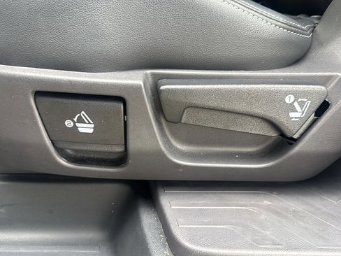 Used 2022 Subaru Ascent Limited w/ Technology Package image 22