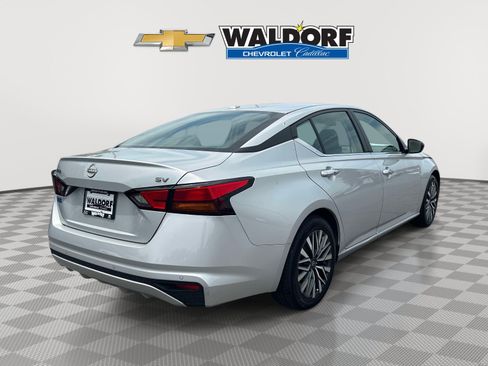 Used 2024 Nissan Altima 2.5 SV FWD image 6