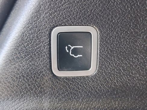 Used 2019 Chrysler Pacifica Limited w/ Advanced Safetytec Group FWD image 32
