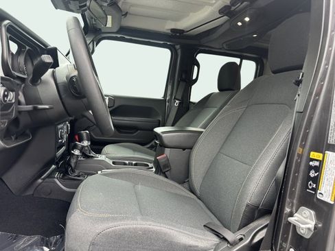 Certified 2024 Jeep Gladiator Sport image 17