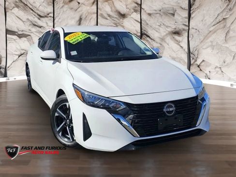 Used 2025 Nissan Sentra SV FWD image 1