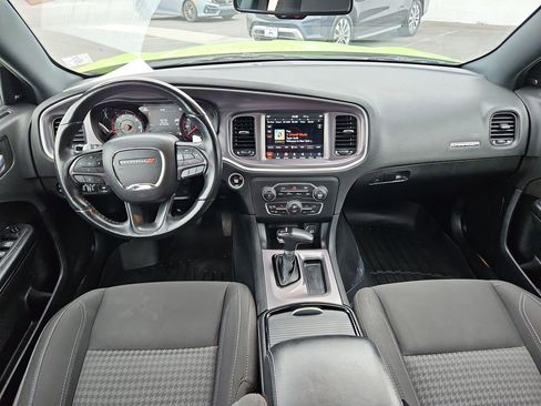 Used 2019 Dodge Charger SXT w/ Blacktop Package image 9
