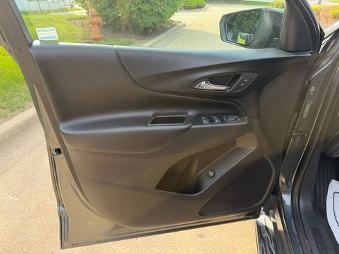 Used 2019 Chevrolet Equinox LT w/ Lights and Bright Package FWD image 15