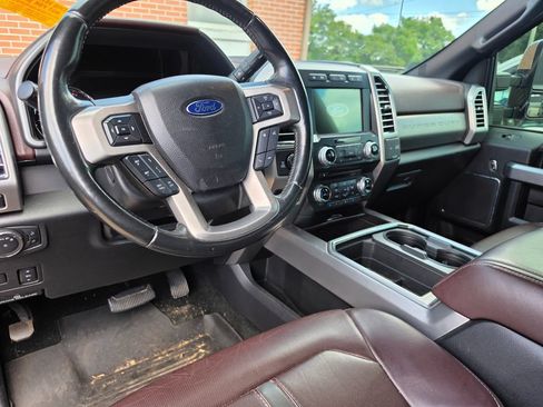 Used 2017 Ford F250 Platinum w/ Platinum Ultimate Package AWD/4WD image 4