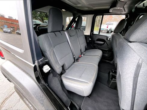 Used 2025 Jeep Wrangler Sport S image 15