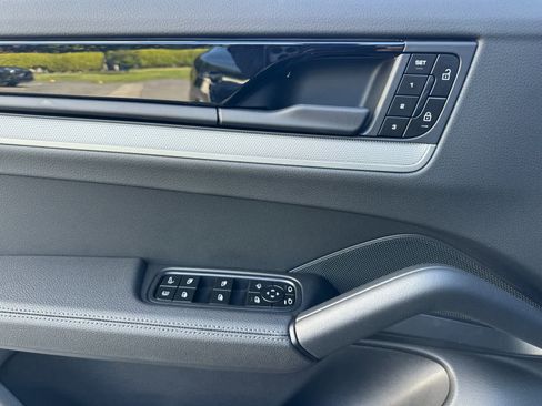 New 2026 Porsche Cayenne E-Hybrid AWD/4WD image 12