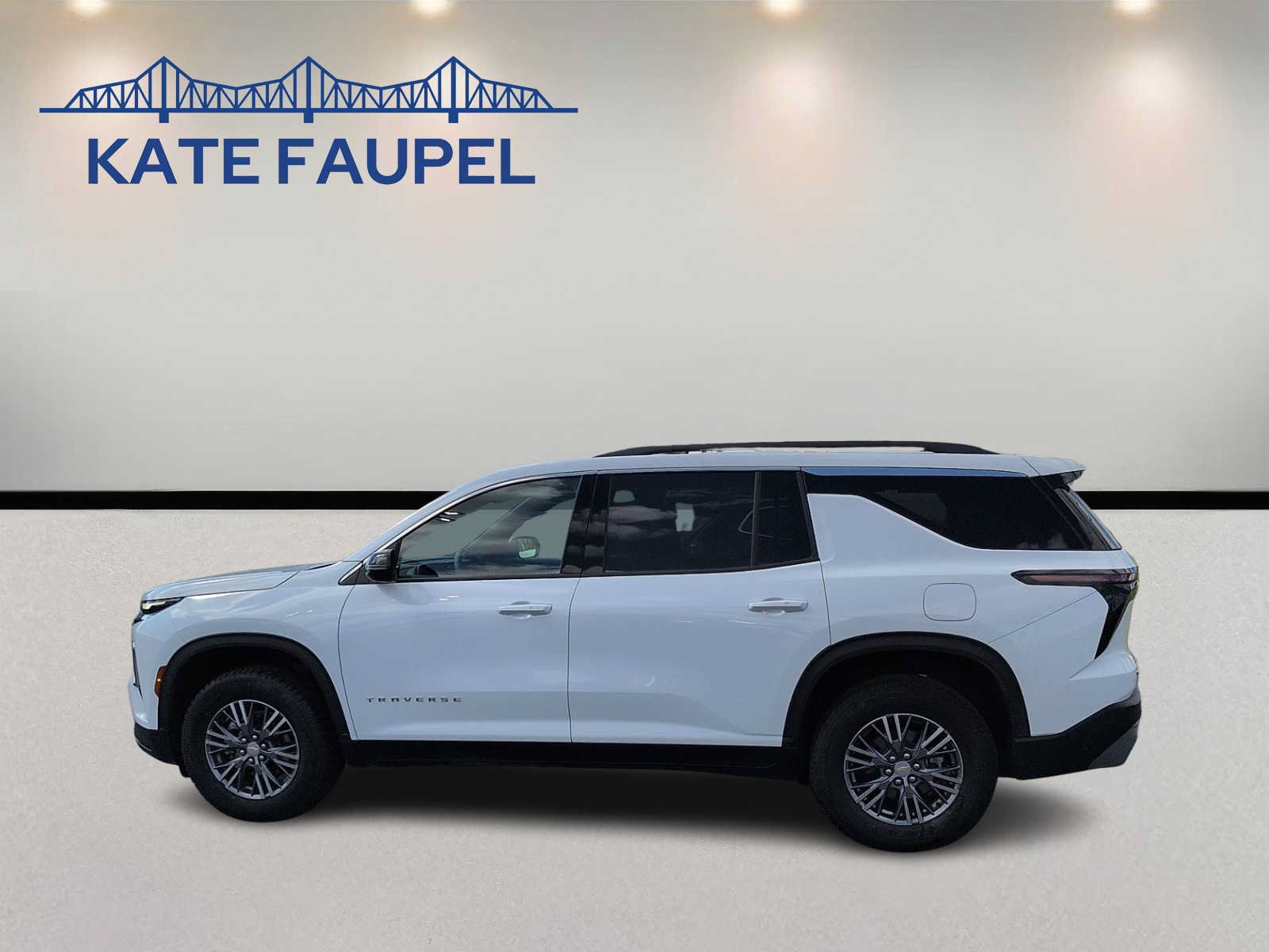 Used 2026 Chevrolet Traverse LT FWD image 4