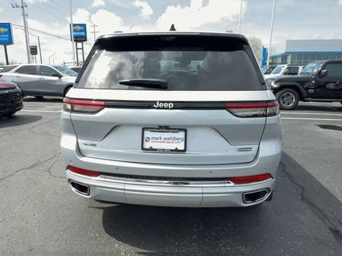 Used 2023 Jeep Grand Cherokee L Limited AWD/4WD image 7