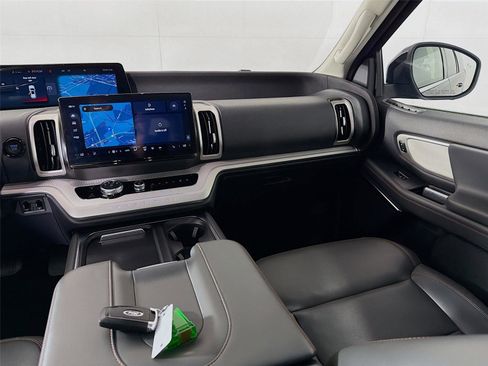 Used 2025 Ford Expedition Max Active AWD/4WD image 25