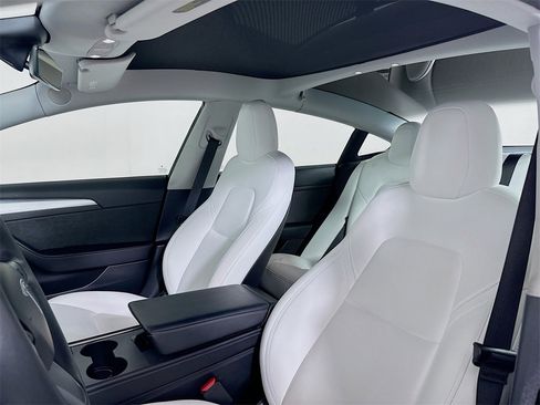 Used 2021 Tesla Model 3 Performance image 8