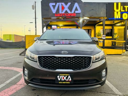 Used 2016 Kia Sedona SX image 2