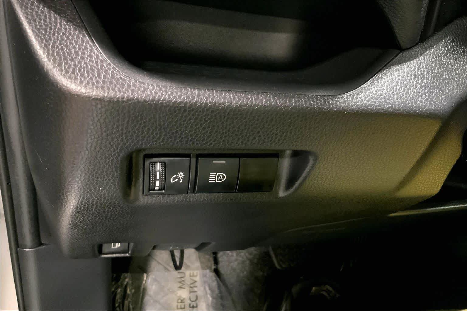 Used 2025 Toyota RAV4 XLE AWD/4WD image 35