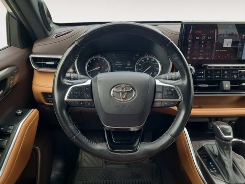 Used 2021 Toyota Highlander Platinum AWD/4WD image 12