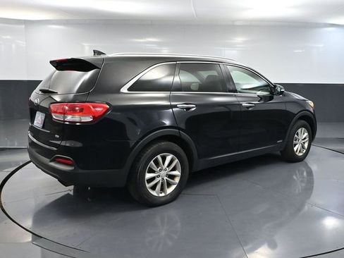 Used 2017 Kia Sorento LX w/ LX Convenience Package AWD/4WD image 4