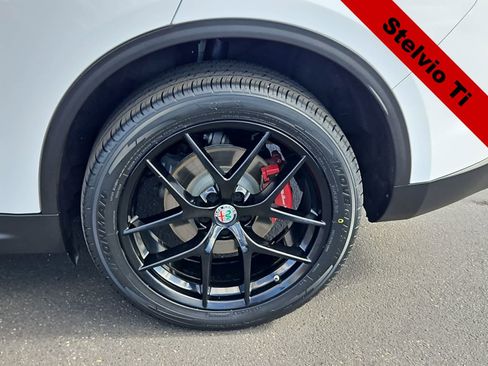 Used 2019 Alfa Romeo Stelvio Ti AWD/4WD image 12