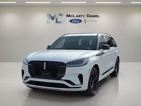 New 2026 Lincoln Aviator Reserve w/ Luxury Package image 2