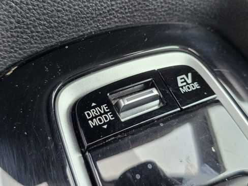 Certified 2025 Toyota Corolla SE FWD image 7