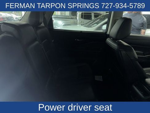 Used 2024 Nissan Pathfinder SL image 6