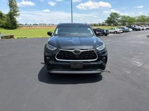 Used 2020 Toyota Highlander Platinum AWD/4WD image 2