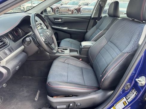 Used 2015 Toyota Camry SE w/ Moonroof Package FWD image 6