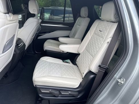 Used 2025 Cadillac Escalade V AWD/4WD image 7