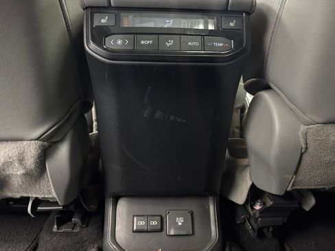 Used 2022 Toyota Highlander Platinum FWD image 26