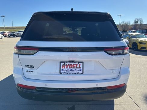 Certified 2024 Jeep Grand Cherokee Altitude image 29