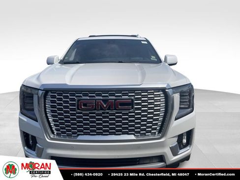 Used 2022 GMC Yukon XL Denali w/ Denali Premium Package AWD/4WD image 4