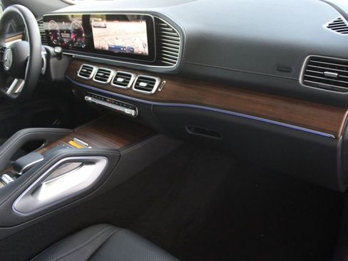 Used 2025 Mercedes-Benz GLS 450 4MATIC image 37