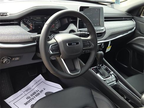 New 2026 Jeep Compass Latitude image 18