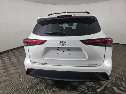 Used 2023 Toyota Highlander XLE image 5