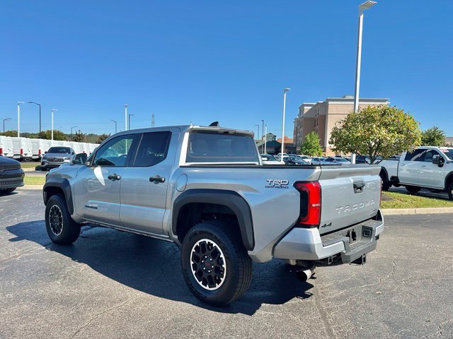 Used 2025 Toyota Tacoma TRD Off-Road AWD/4WD image 10
